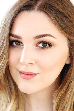 Dreaming in Blush Shows the Best Summer Makeup Look